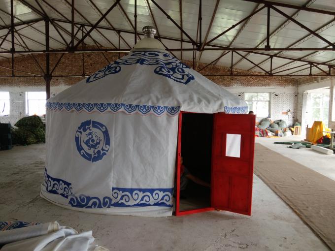Barraca de Yurt do Mongolian da família com molde - estrutura de impermeabilização do quadro de madeira