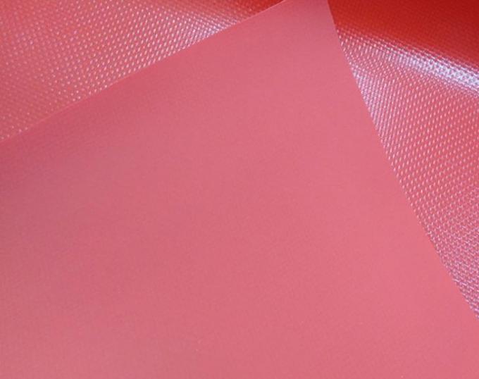 O PVC vermelho revestiu o rasgo 650gsm resistente 1000d*1000d 20*20 de encerado do poliéster